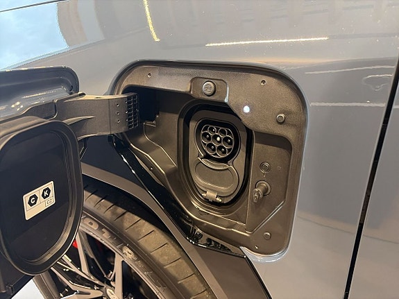 Toyota RAV4 Plug-in Hybrid 17 of 18