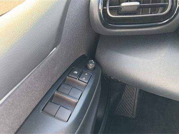 Toyota Yaris 16 of 24