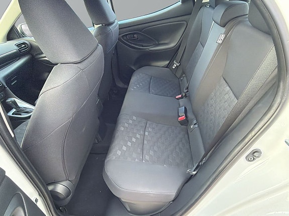 Toyota Yaris 9 of 24