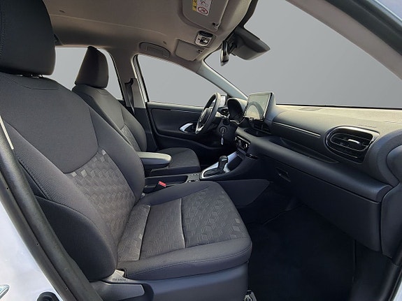Toyota Yaris 8 of 24