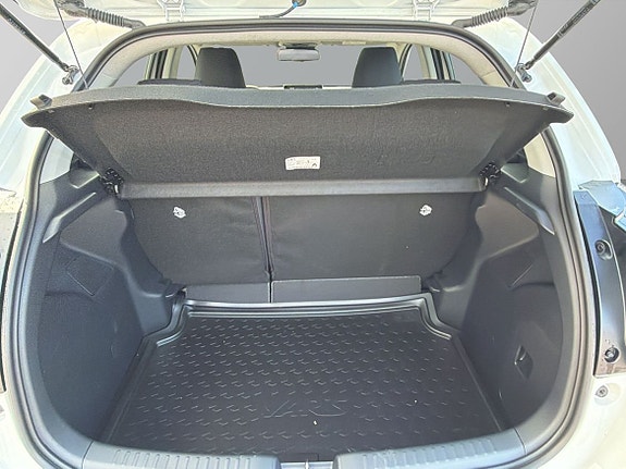 Toyota Yaris 12 of 24