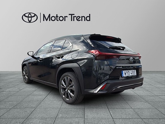 Lexus UX300h 3 of 26
