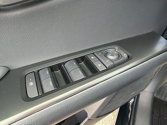 Lexus UX300h 22 of 26