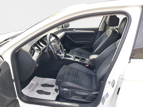 Volkswagen Passat 9 of 15