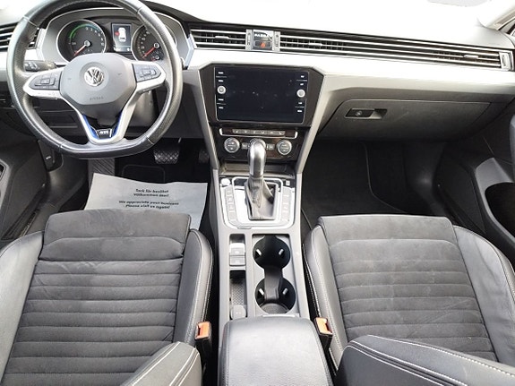 Volkswagen Passat 10 of 15