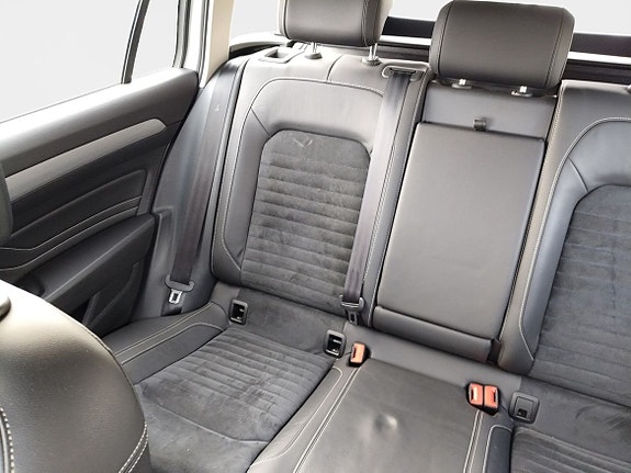Volkswagen Passat 13 of 15