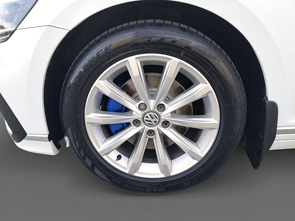 Volkswagen Passat 14 of 15
