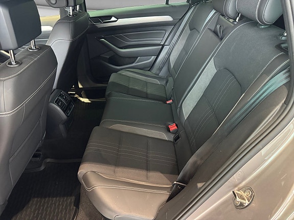 Volkswagen Passat Alltrack 11 of 12