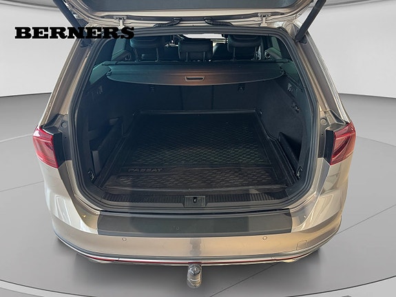 Volkswagen Passat Alltrack 4 of 12