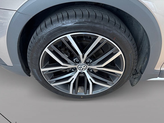 Volkswagen Passat Alltrack 12 of 12