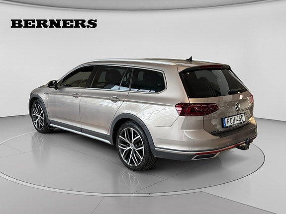 Volkswagen Passat Alltrack 3 of 12