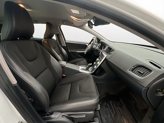 Volvo V60 10 of 29