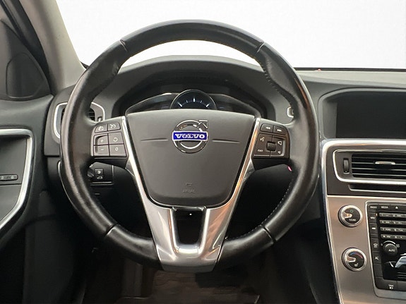 Volvo V60 11 of 29