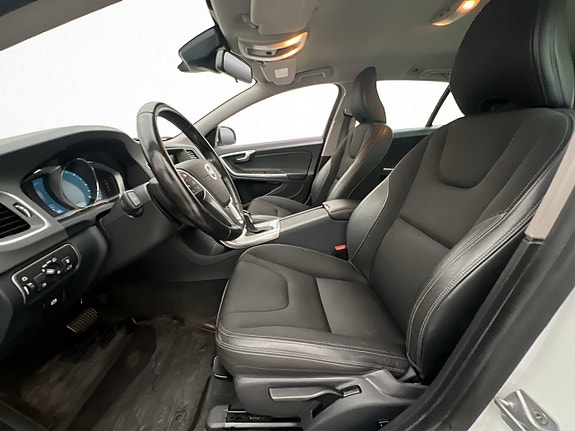 Volvo V60 12 of 29