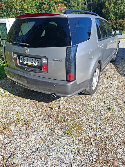 Cadillac SRX 4 of 4