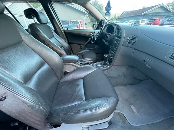 Saab 9-5 4 of 7