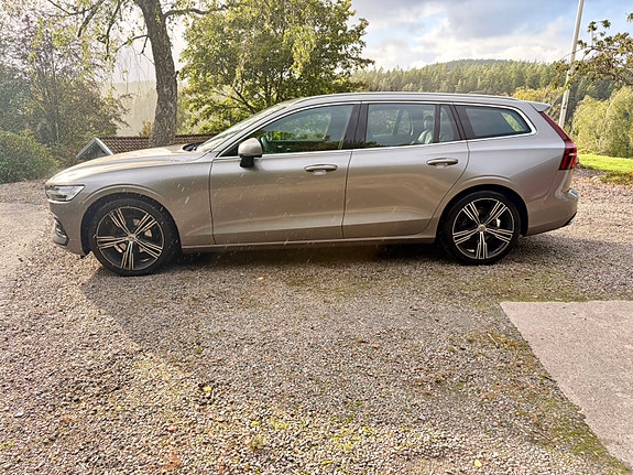 Volvo V60 2 of 14
