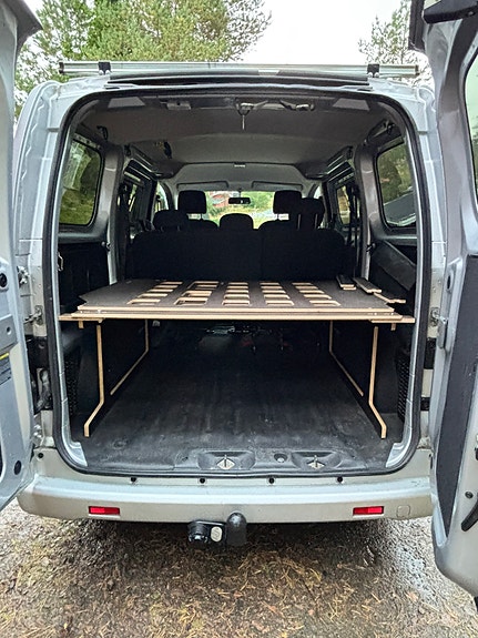 Nissan NV200 6 of 12
