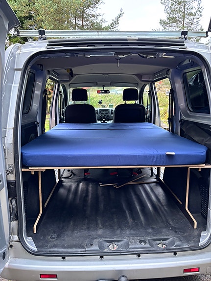 Nissan NV200 3 of 12