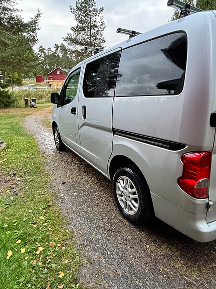 Nissan NV200 10 of 12