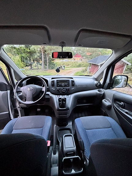 Nissan NV200 5 of 12
