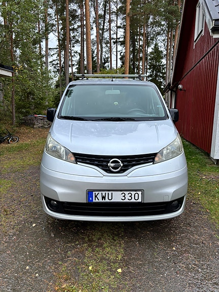 Nissan NV200 8 of 12