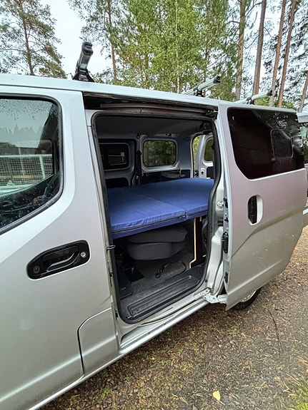 Nissan NV200 12 of 12