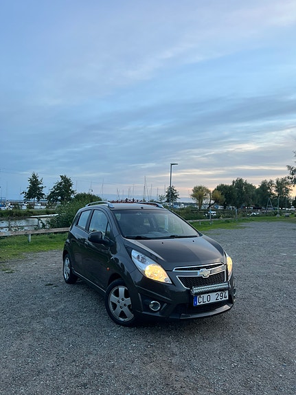 Chevrolet Spark 2 of 9