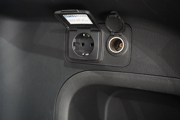 Toyota RAV4 7 of 12