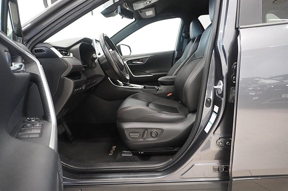 Toyota RAV4 2 of 12