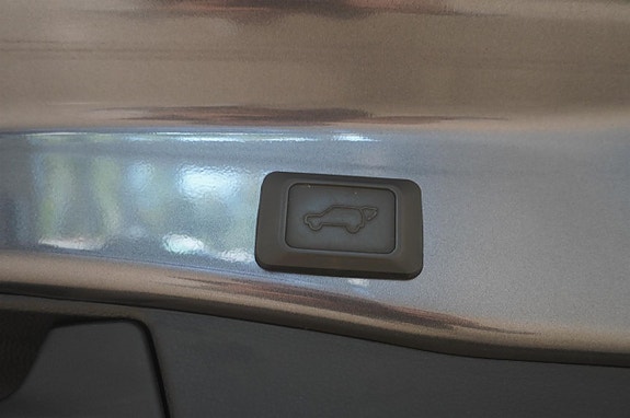 Toyota RAV4 6 of 12