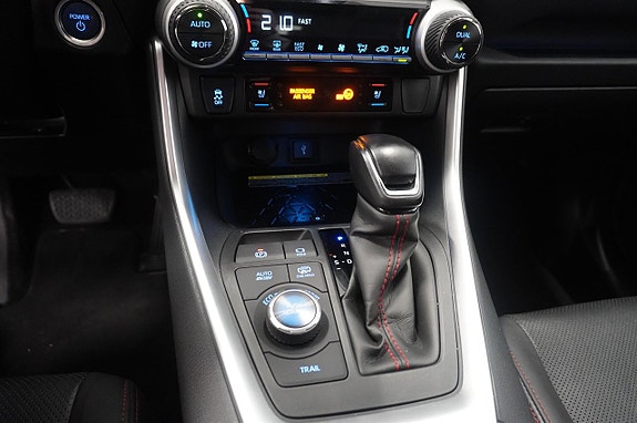 Toyota RAV4 9 of 12