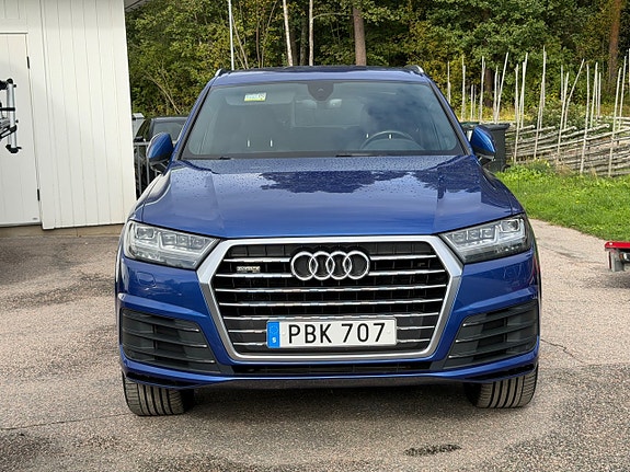 Audi Q7 4 of 16