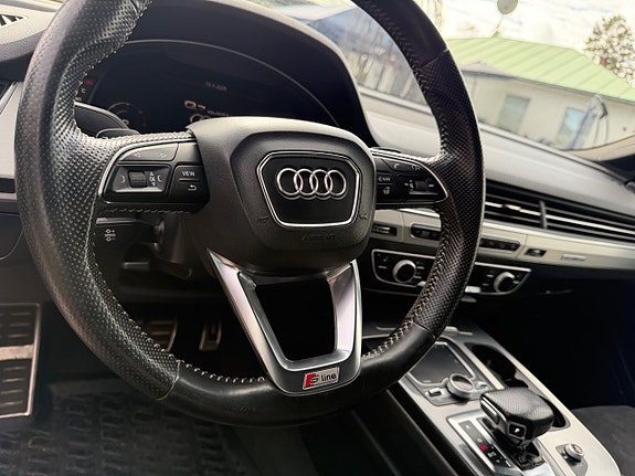 Audi Q7 14 of 16