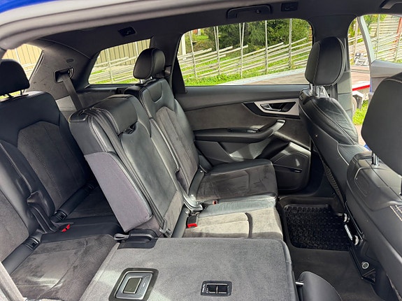 Audi Q7 16 of 16