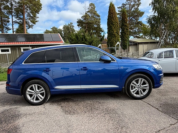 Audi Q7 2 of 16