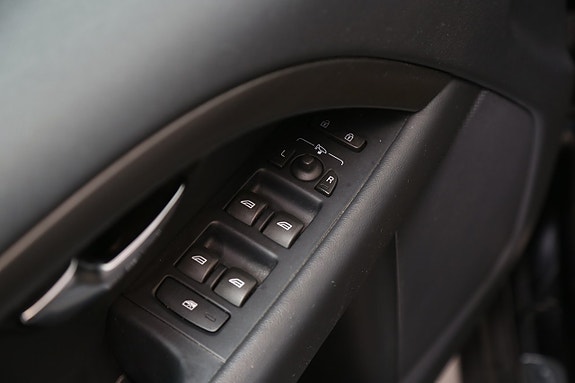 Volvo XC70 12 of 27