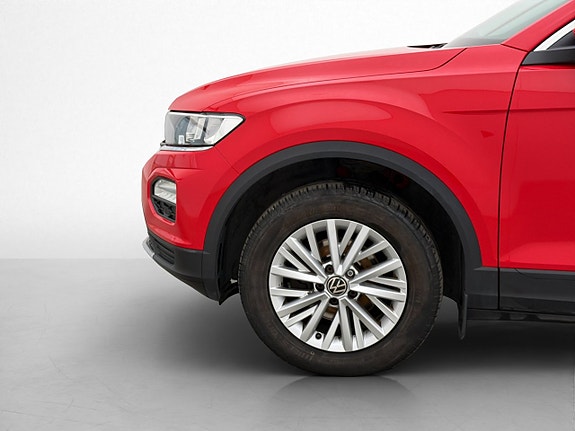 Volkswagen T-Roc 27 of 30