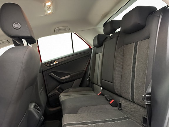 Volkswagen T-Roc 26 of 30