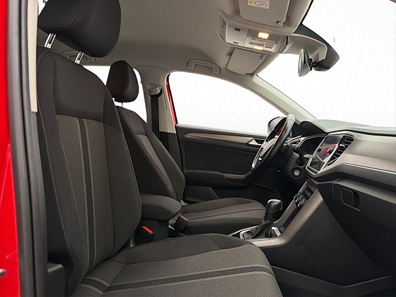 Volkswagen T-Roc 24 of 30