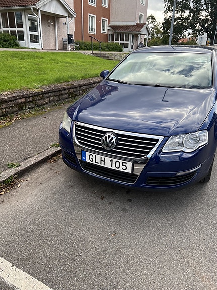 Volkswagen Passat 2 of 4