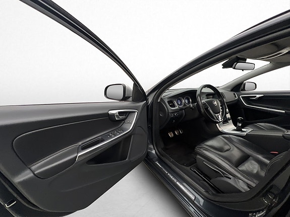 Volvo V60 11 of 30