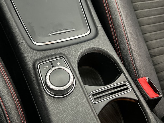 Mercedes-Benz CLA250 25 of 30