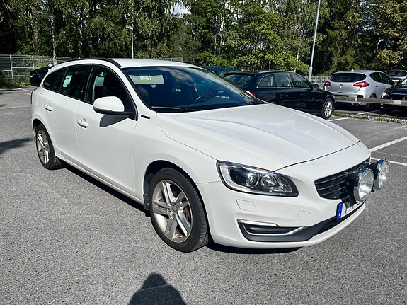 Volvo V60 2 of 19