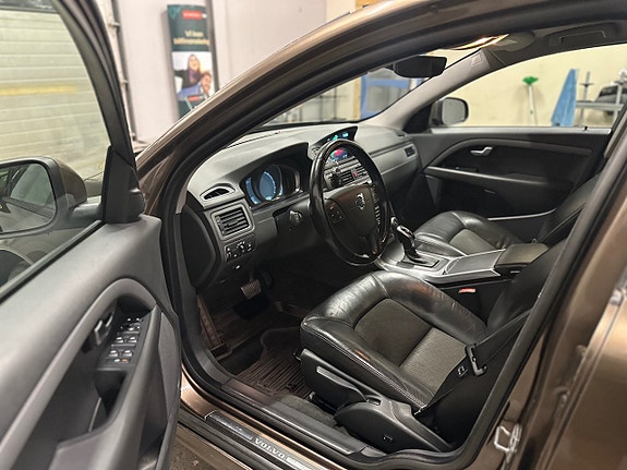 Volvo V70 7 of 18