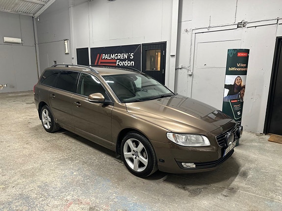 Volvo V70 2 of 18