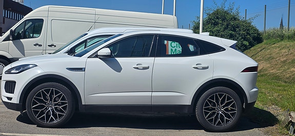 Jaguar E-PACE 4 of 9