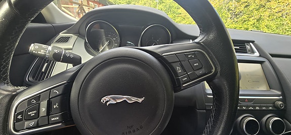Jaguar E-PACE 7 of 9