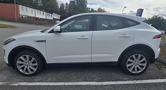 Jaguar E-PACE 5 of 9