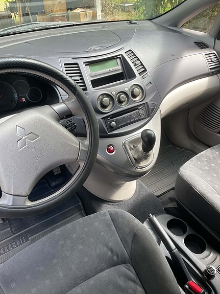 Mitsubishi Grandis 4 of 10